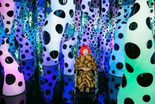 Illustration for article titled Explore the Extraordinary, Glittering Infinity Rooms of Yayoi Kusama